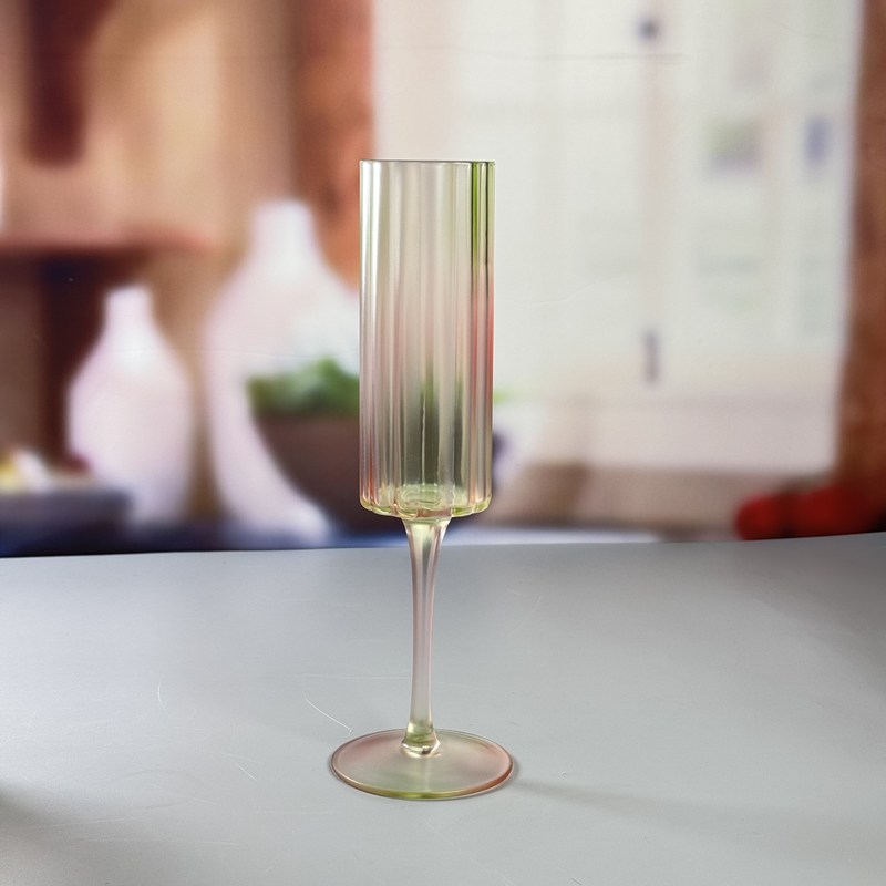 kwaliteit 190 ml capaciteit Drie-kleurige glazen glazen champagne glas op maat gespoten kleur stijlvolle optie voor luxe evenementen en feesten fabriek
