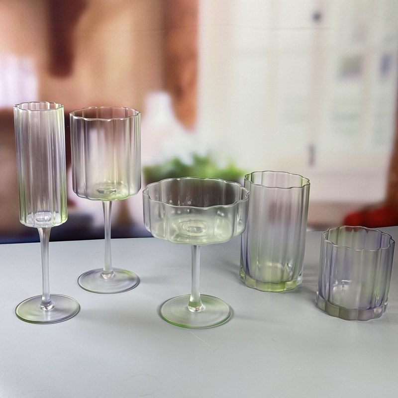 kwaliteit 190 ml capaciteit Drie-kleurige glazen glazen champagne glas op maat gespoten kleur stijlvolle optie voor luxe evenementen en feesten fabriek