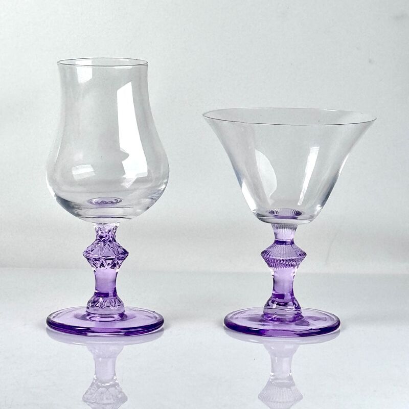 kwaliteit 4‑Pack Vintage Purple Stem Wine Glasses, Assorted Shapes Clear Cup with Decorative Purple Stem, Handblown Glass Goblets for Wedding Party Home Tabletop Decoration fabriek