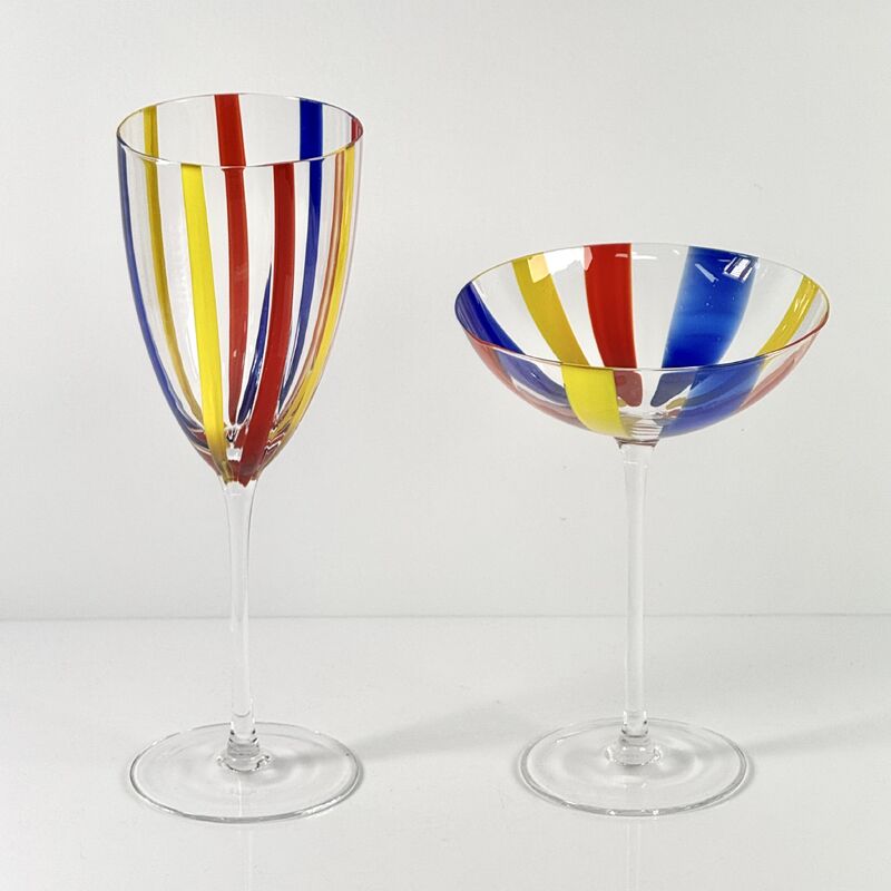 Kwaliteit Hand Blown Art Glass Goblet & Coupe Glass Set, Vibrant Red Yellow Blue Vertical Cane Stripes Murano Style Stemmed Wine & Martini Glasses for Bar, Party & Gift fabriek
