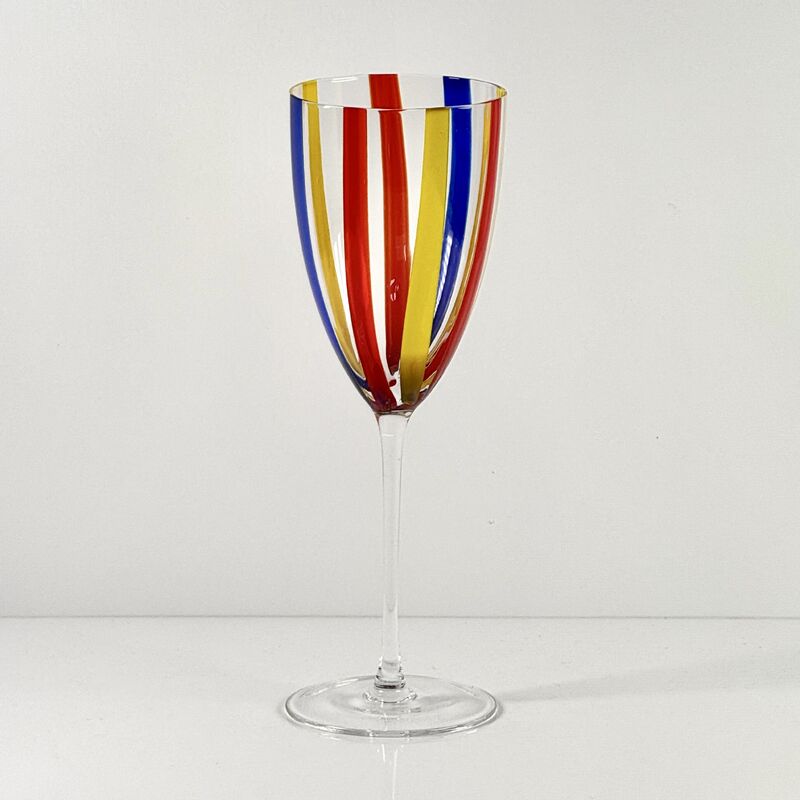 Kwaliteit Hand Blown Art Glass Goblet & Coupe Glass Set, Vibrant Red Yellow Blue Vertical Cane Stripes Murano Style Stemmed Wine & Martini Glasses for Bar, Party & Gift fabriek