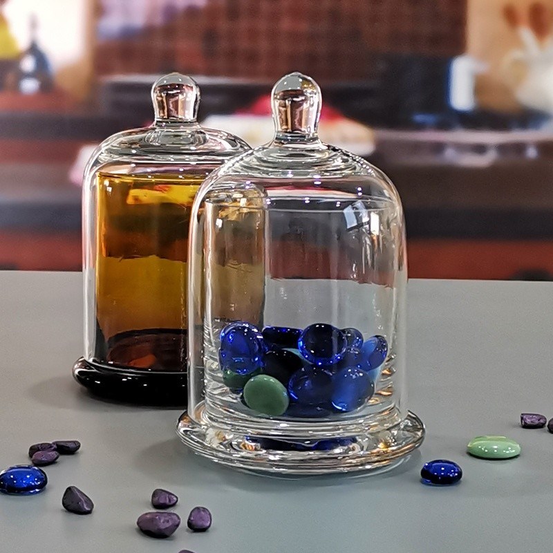 kwaliteit Gepersonaliseerde Kleurglas Cloche Jar met Bell Dome Glas Deksel Voor Kaars Wax fabriek