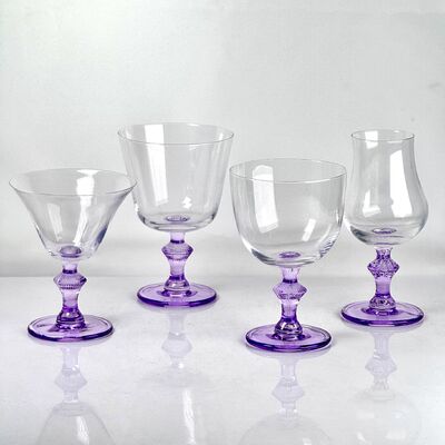 kwaliteit 4‑Pack Vintage Purple Stem Wine Glasses, Assorted Shapes Clear Cup with Decorative Purple Stem, Handblown Glass Goblets for Wedding Party Home Tabletop Decoration fabriek