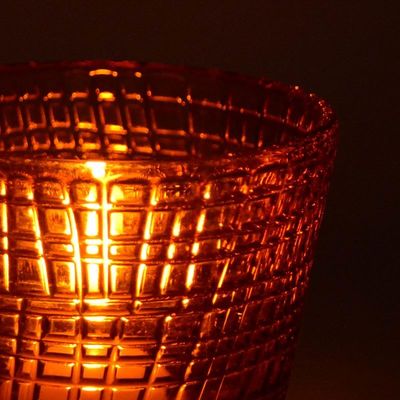 kwaliteit Gepresteerd linnenpatroon Solid Amber Glass Tea Light Holders fabriek
