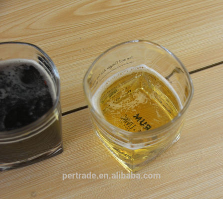 kwaliteit Set van vier vierkante 240 ml fancy whisky glas met decal fabriek