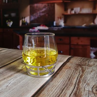 kwaliteit Retro-stijl metalen basiskristallen met handgemaakte whisky glazen, kristal whisky glazen fabriek