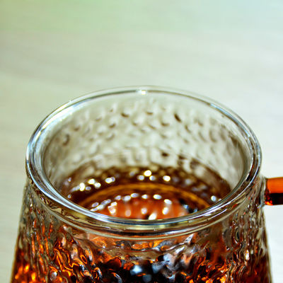 kwaliteit Handgemaakte glazen theebeker met geïmpregreerd patroon met hoog borosilicaat glas fabriek